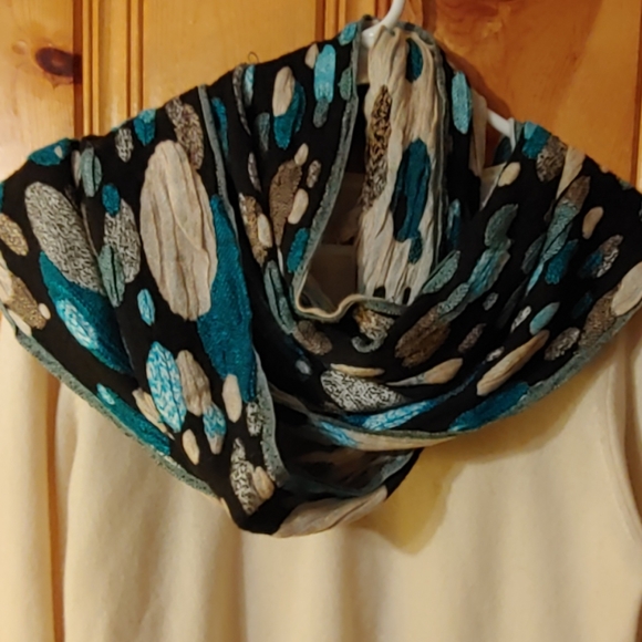 2 scarf bundle viscose and silk - Picture 2 of 8